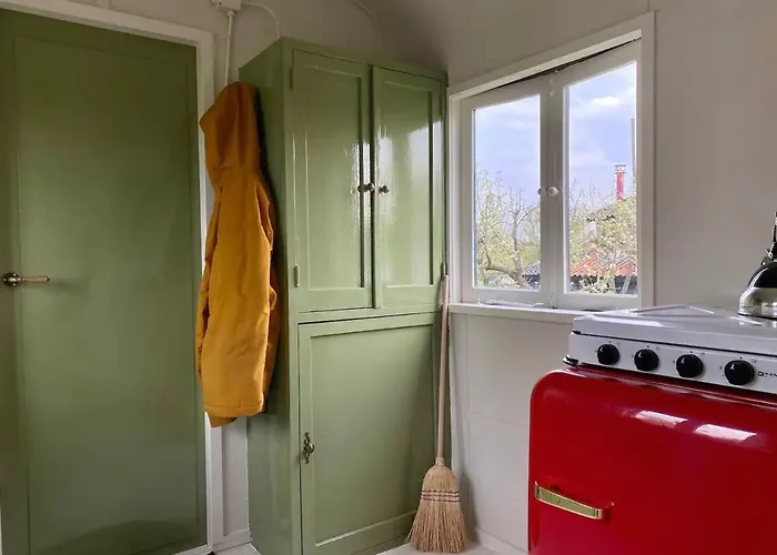 Slapen Tussen De Schapen In Pipowagen De Ome Jan Zennewijnen