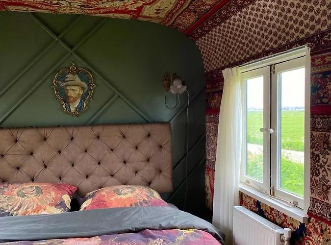 Slapen Tussen De Schapen In Pipowagen De Ome Jan