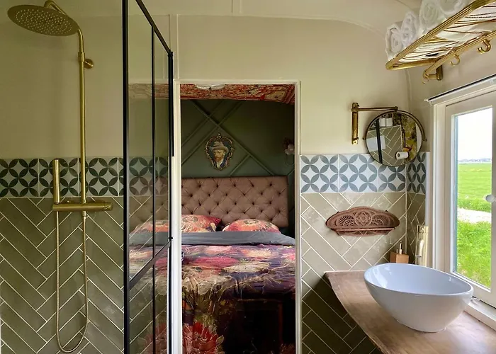 Slapen Tussen De Schapen In Pipowagen De Ome Jan Zennewijnen