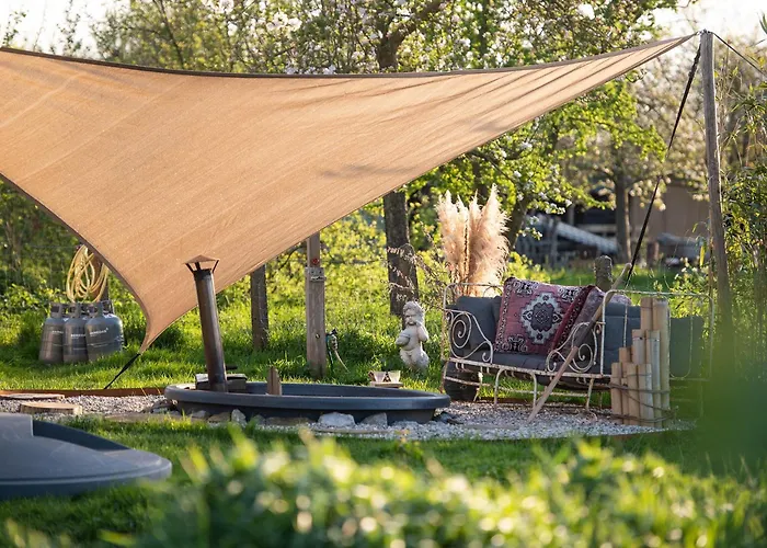 Slapen Tussen De Schapen In Pipowagen De Ome Jan Zennewijnen