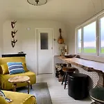 Slapen Tussen De Schapen In Pipowagen De Ome Jan Kemping *