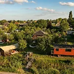 Slapen Tussen De Schapen In Pipowagen De Ome Jan
