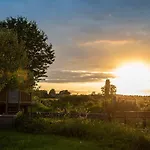 Slapen Tussen De Schapen In Pipowagen De Ome Jan Kemping Zennewijnen