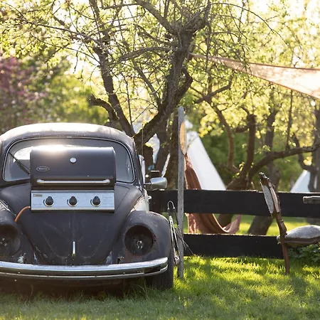 Slapen Tussen De Schapen In Pipowagen De Ome Jan אתר קמפינג Zennewijnen