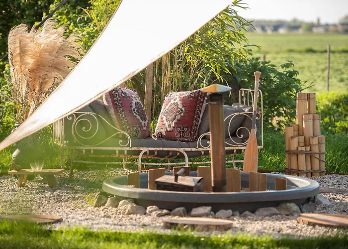 Slapen Tussen De Schapen In Pipowagen De Ome Jan אתר קמפינג Zennewijnen